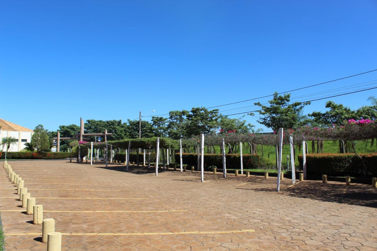Grandes Lagos Park Hotel Jales Buitenkant foto